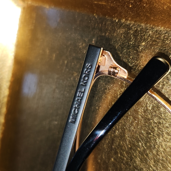 MK3012 1113 Matte Blk/Gold - Picture 3 of 3